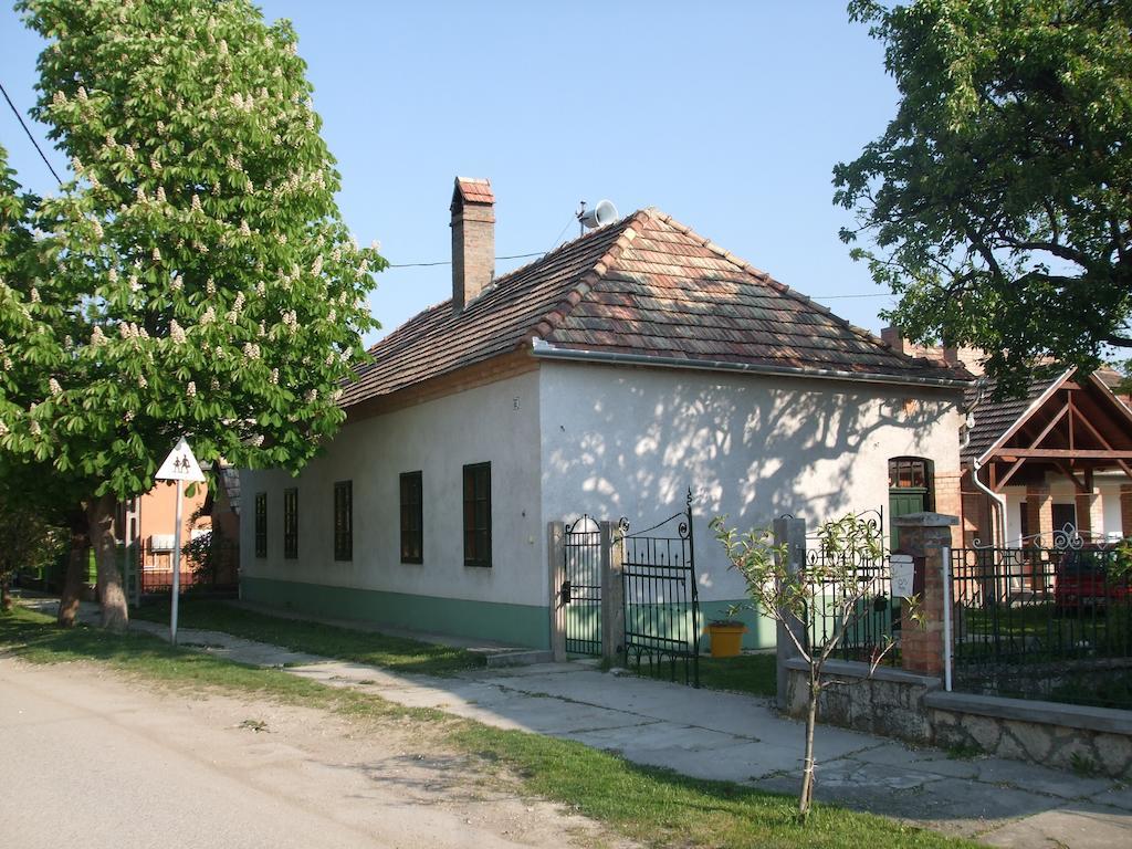Bike Stop Duna Dunaszentmiklós Exterior foto